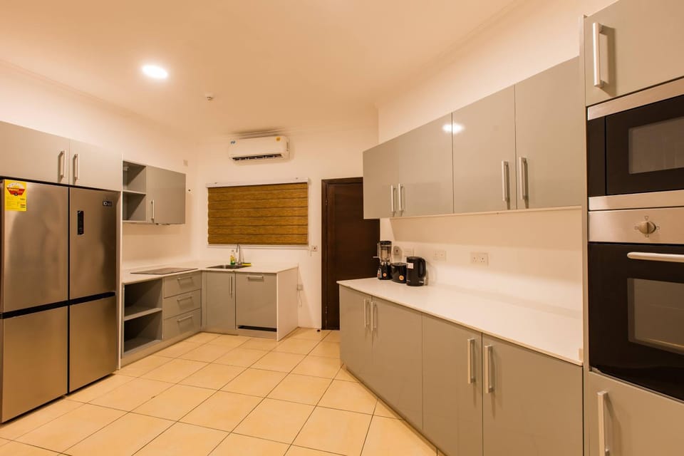 Kitchen or kitchenette, Dining area, Communal kitchen, kitchen, kitchen
