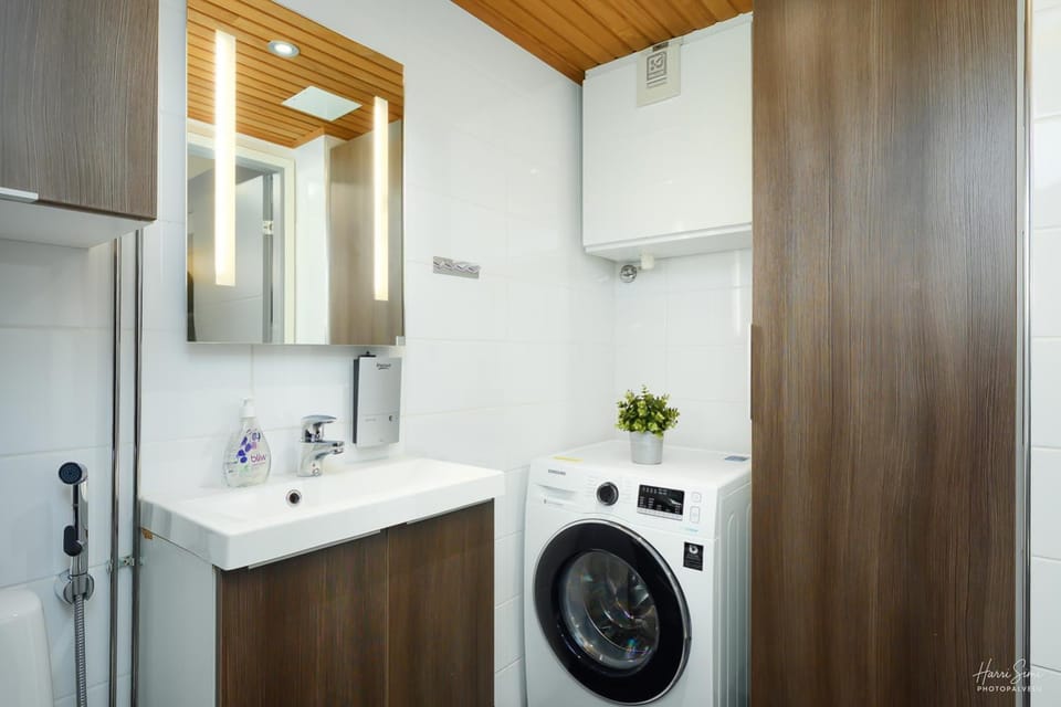 Bathroom, washing machine