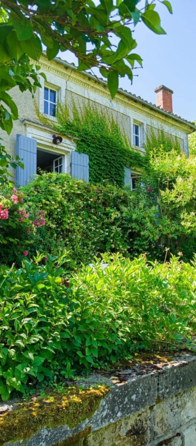 NAMASTE COTTAGE Bed and Breakfast in Occitanie