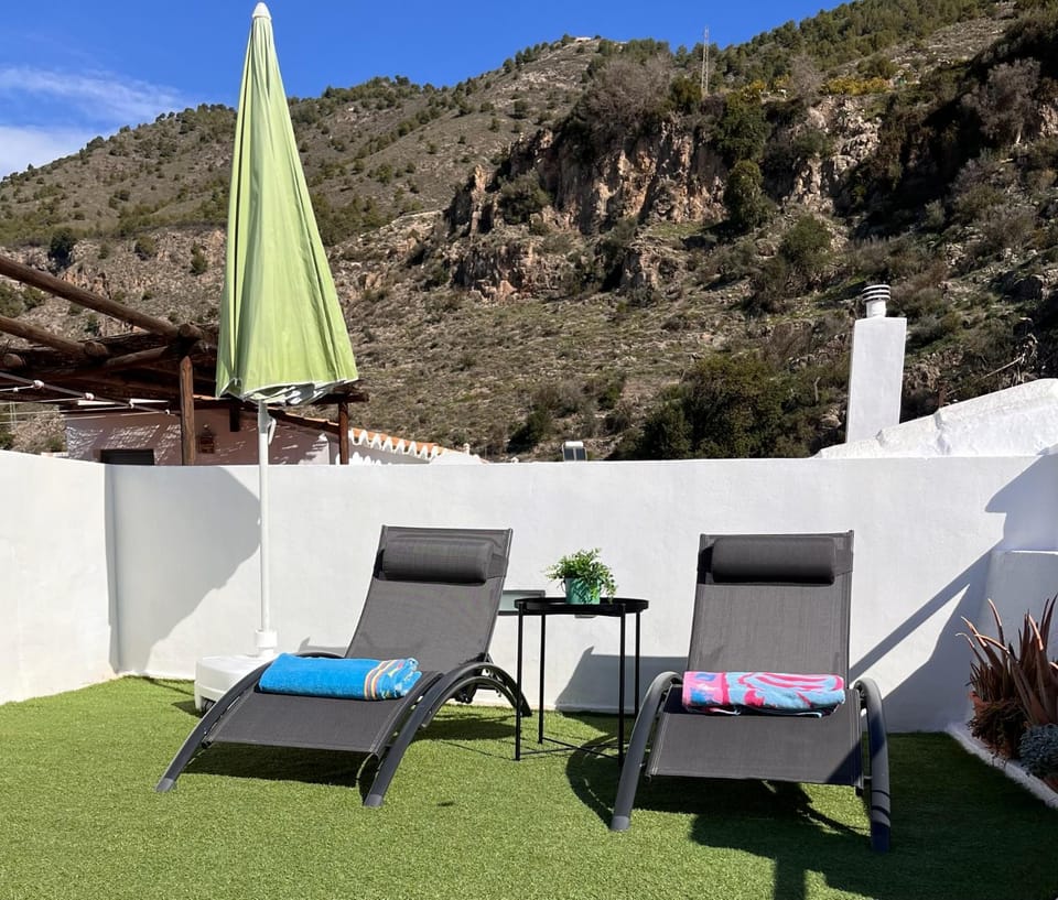 Balcony/Terrace, sunbed