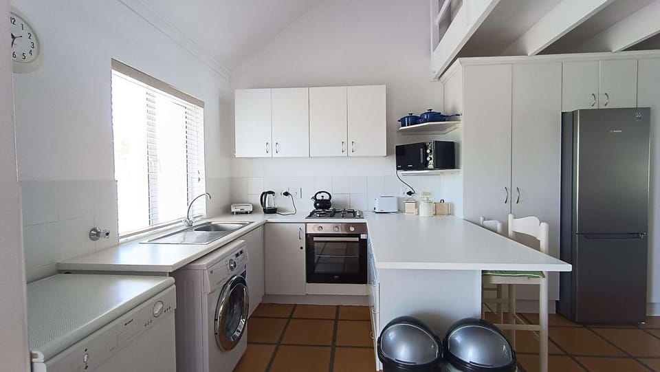 The River Club Loft - 6 sleeper, Swimming Pool, 2 min to Robberg Beach Apartment in Plettenberg Bay