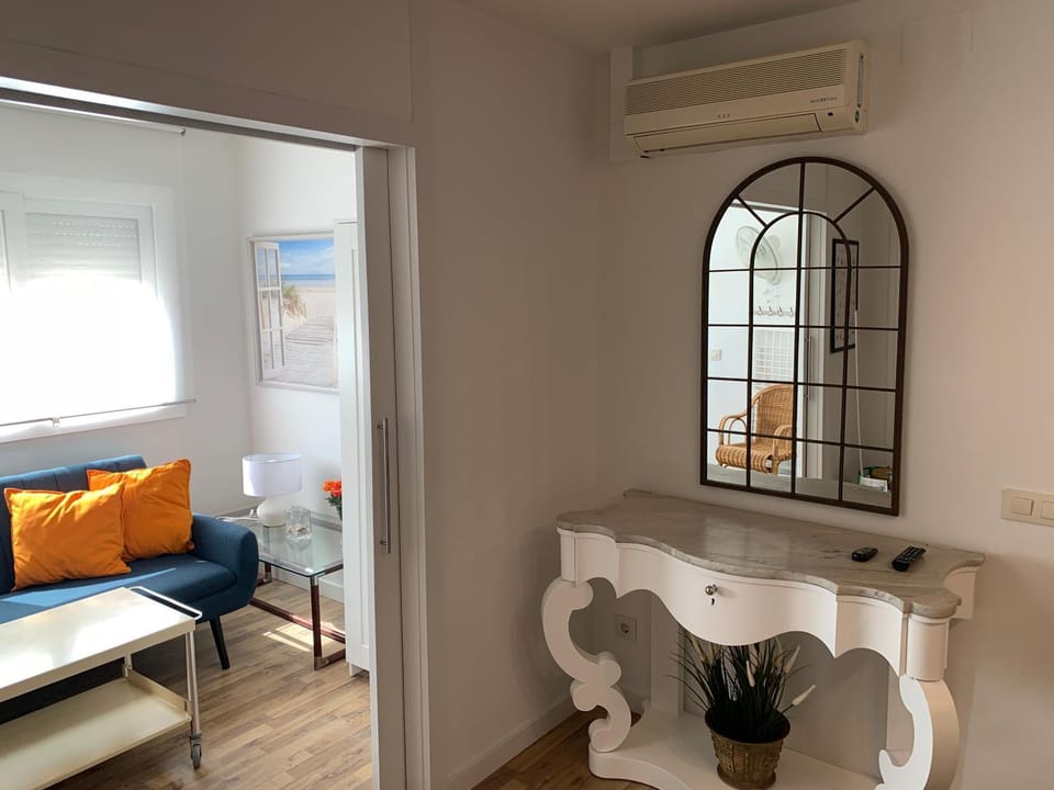 Communal lounge/ TV room, Facade/entrance, air conditioner
