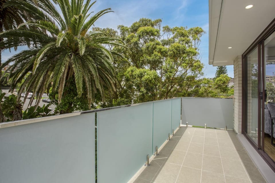 North-East Facing Modern 2-bed Apartment Apartment in Sydney