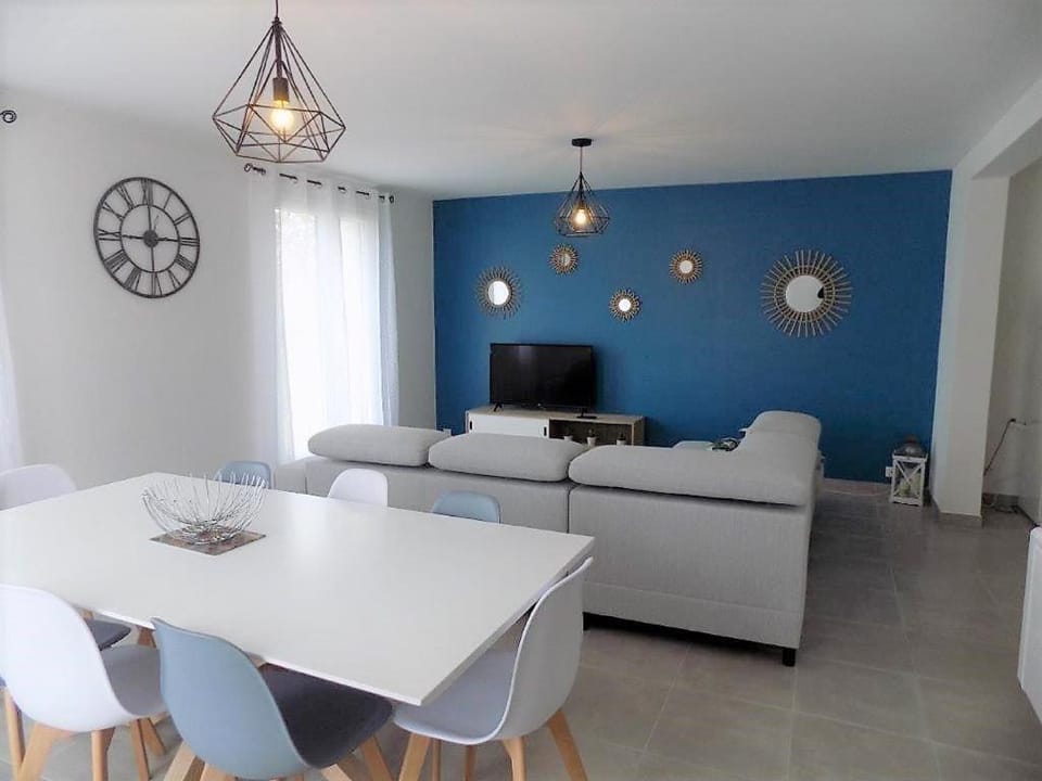 TV and multimedia, Living room, Decorative detail, Dining area, hair dresser