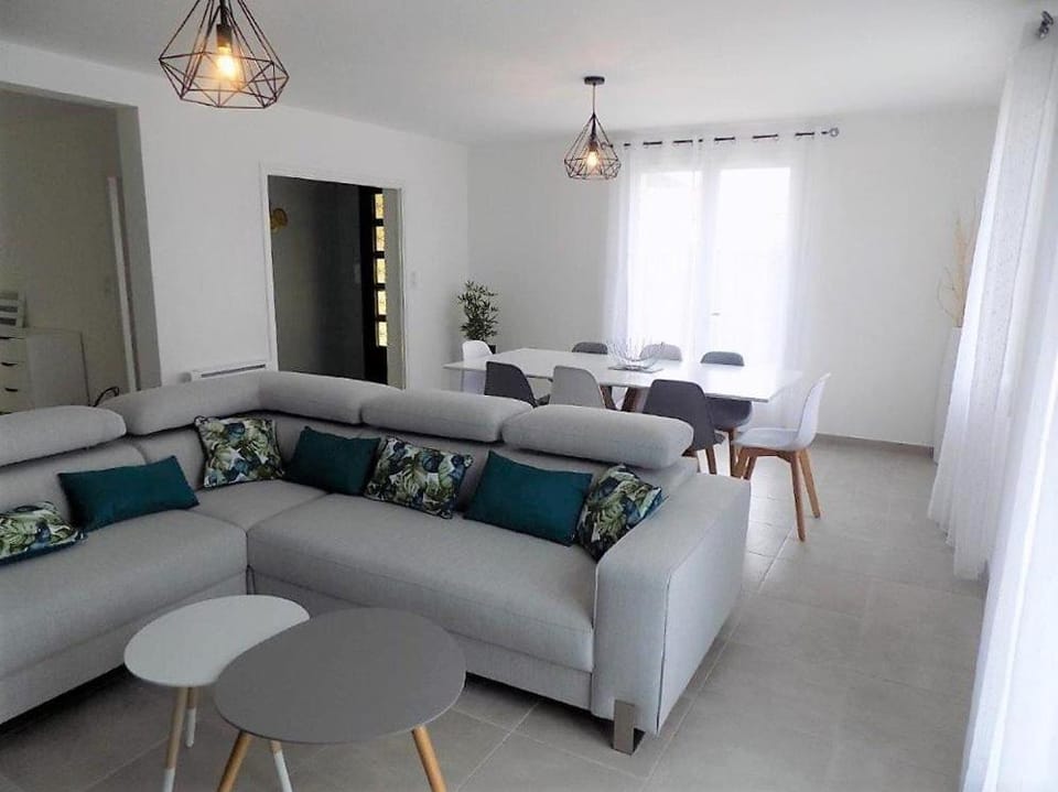 Living room, Decorative detail, Seating area, Dining area, hair dresser