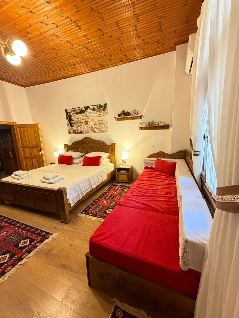 Bed, Photo of the whole room, Bedroom
