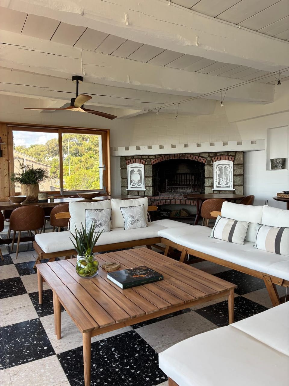 Living room, Seating area
