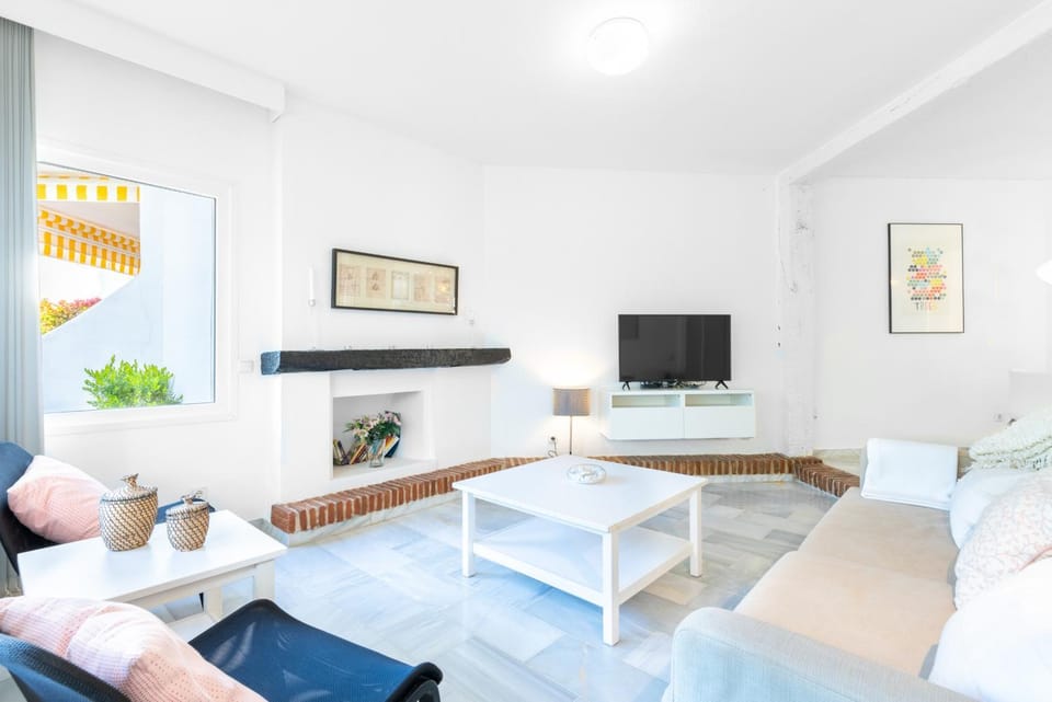 Communal lounge/ TV room, Living room