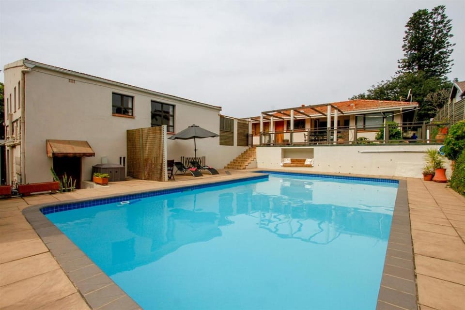 Swimming pool, sunbed
