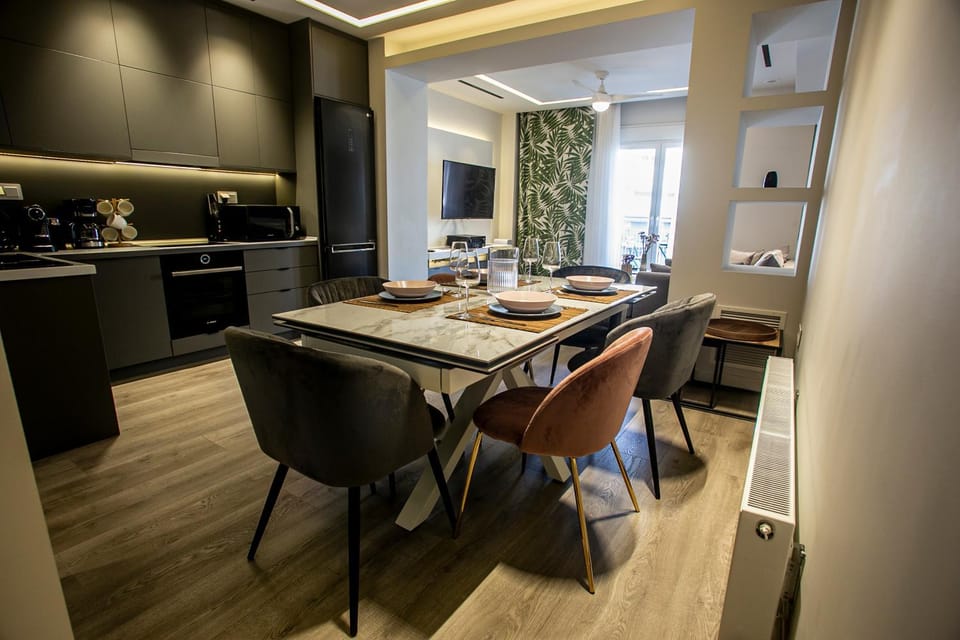 Restaurant/places to eat, Dining area