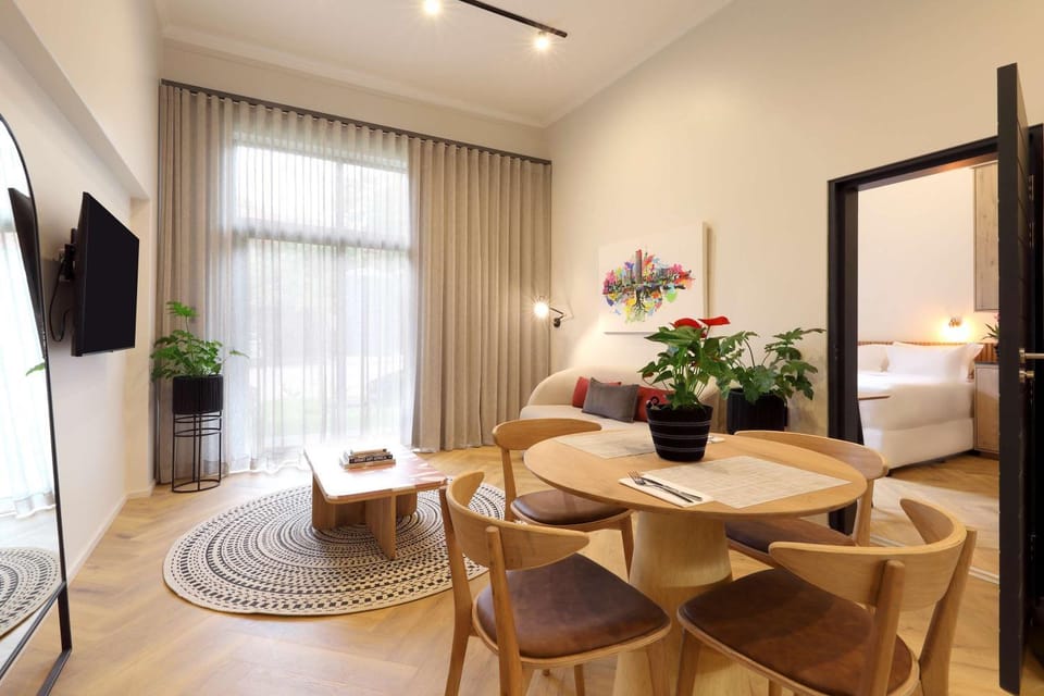 Seating area, kitchen