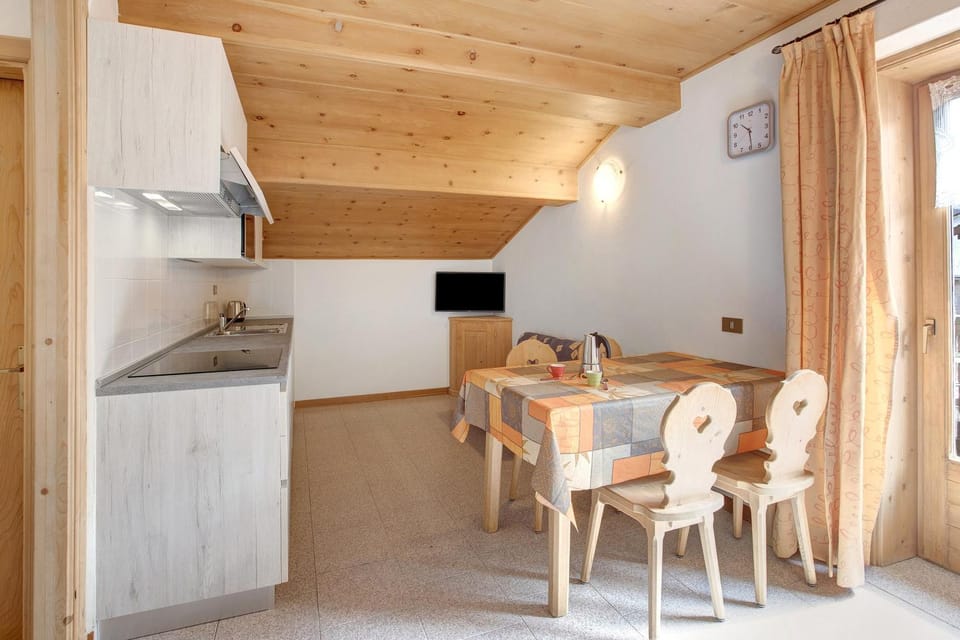 Kitchen or kitchenette, Living room