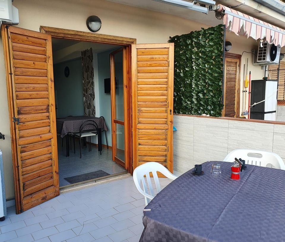 Property building, Patio, Day, View (from property/room), Balcony/Terrace, Dining area