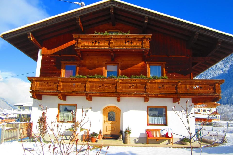 Facade/entrance, Day, Winter, Balcony/Terrace, On site, Mountain view