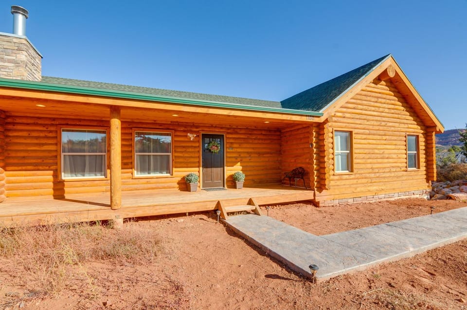'The Cliffrose Cabin' - Hike, Relax, Explore! Cabin in Kanab