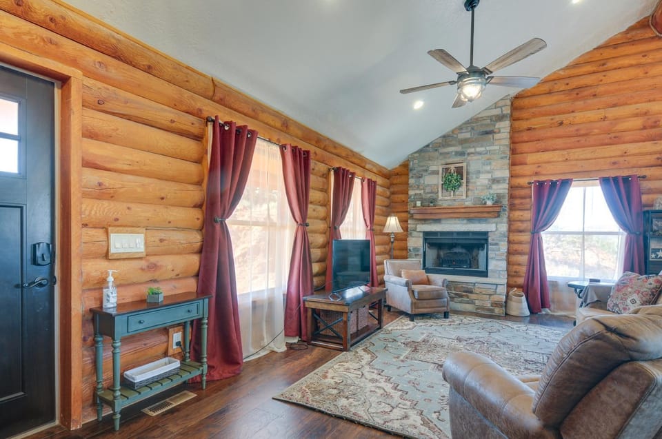 'The Cliffrose Cabin' - Hike, Relax, Explore! Cabin in Kanab