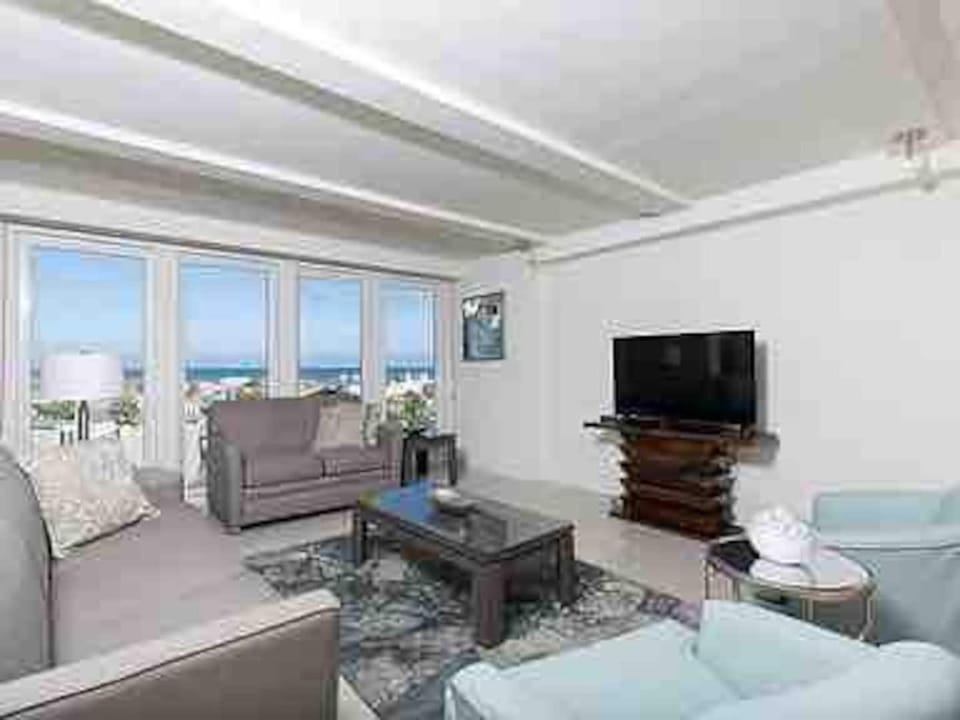 Communal lounge/ TV room, TV and multimedia, Living room, Seating area
