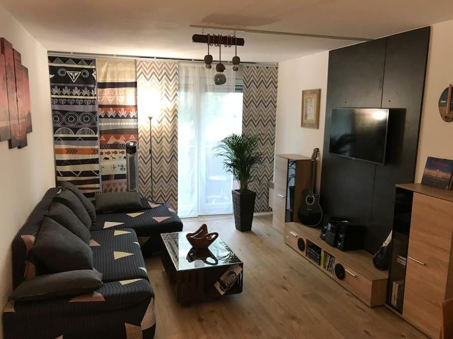 Communal lounge/ TV room, TV and multimedia, Living room, Seating area