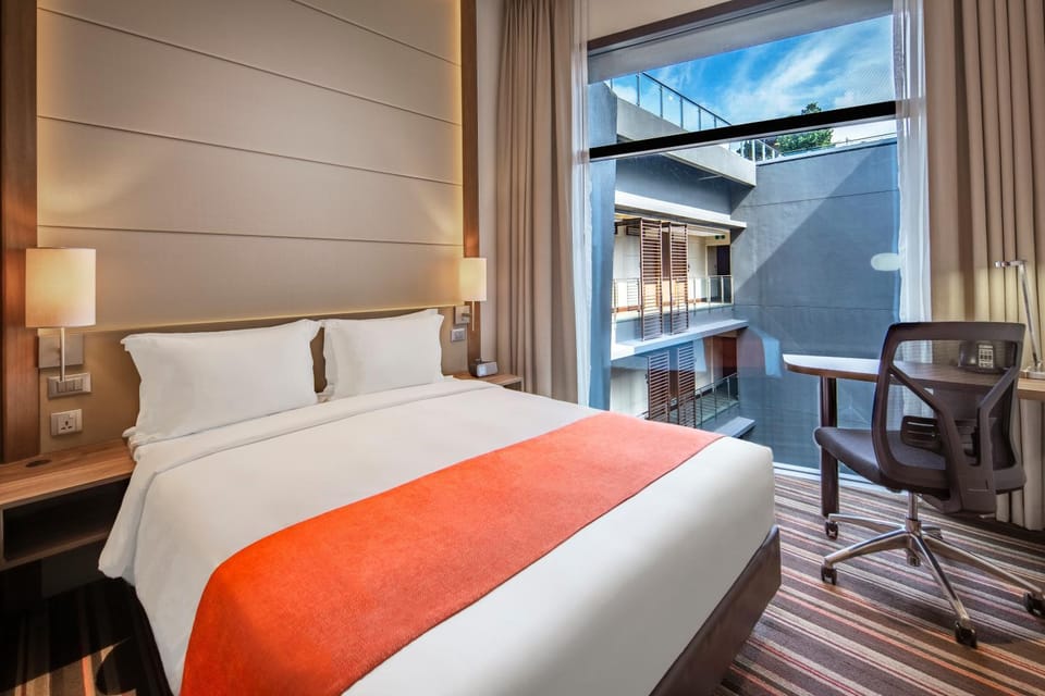 Bed, Photo of the whole room, Bedroom