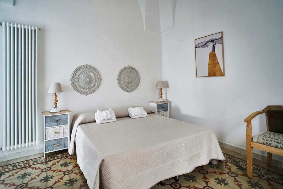 Bed, Decorative detail, Decorative detail, Bedroom, towels, towels