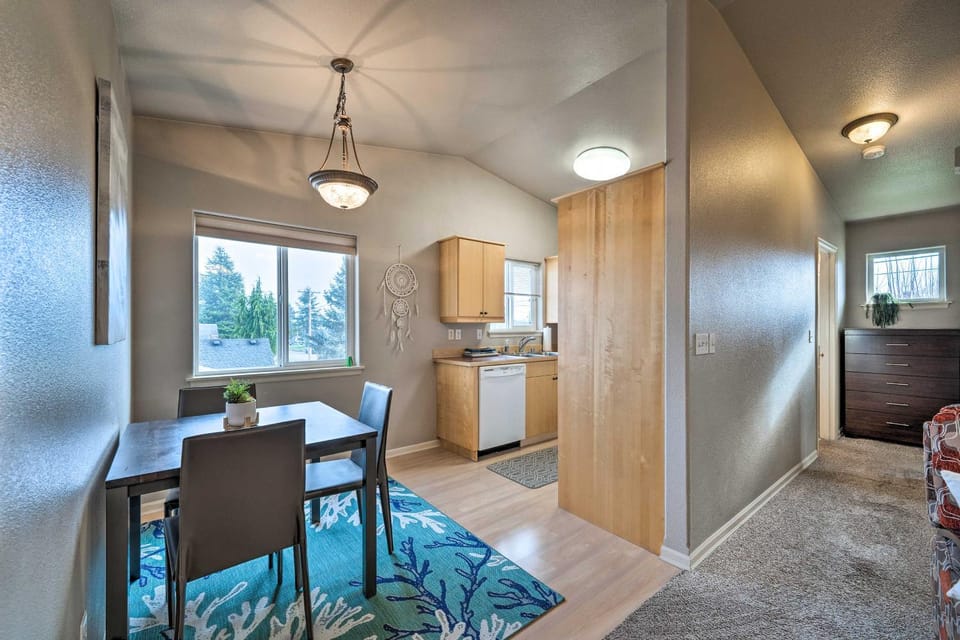 Apartment with Patio and Grill Access about half Mi to Bay! Apartment in Anacortes