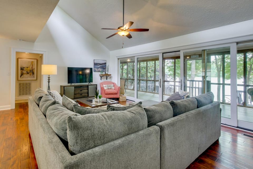 Pet-Friendly Lake Sinclair Home w/ Boat Dock! House in Lake Sinclair
