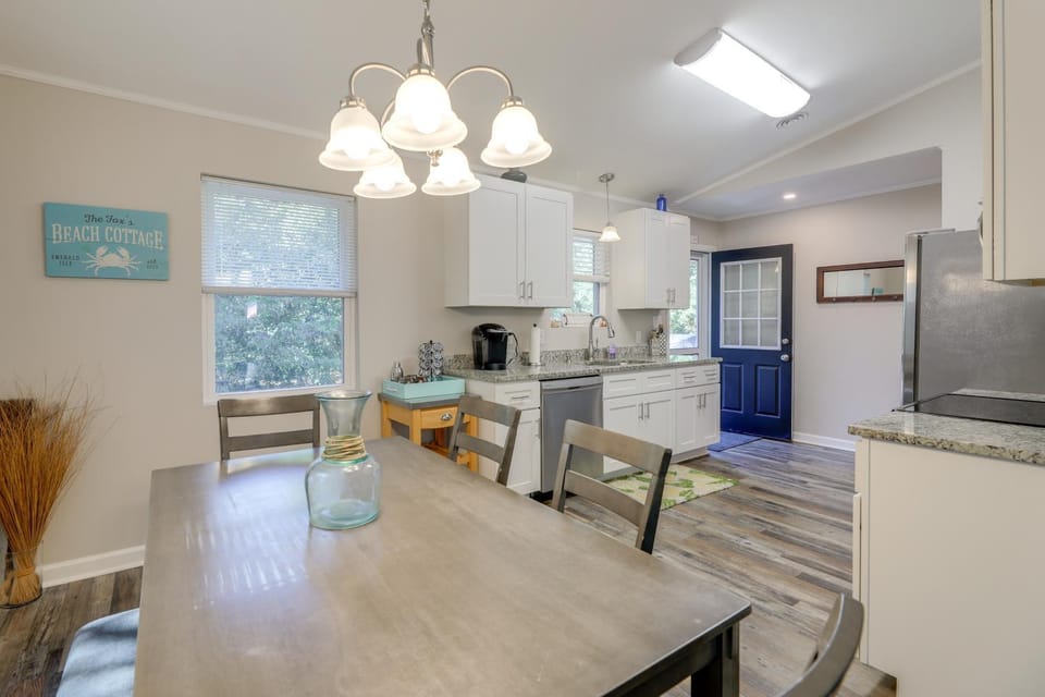 Walk to Beach & Family Fun! Emerald Isle Home House in Emerald Isle