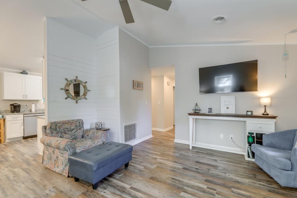 Walk to Beach & Family Fun! Emerald Isle Home House in Emerald Isle