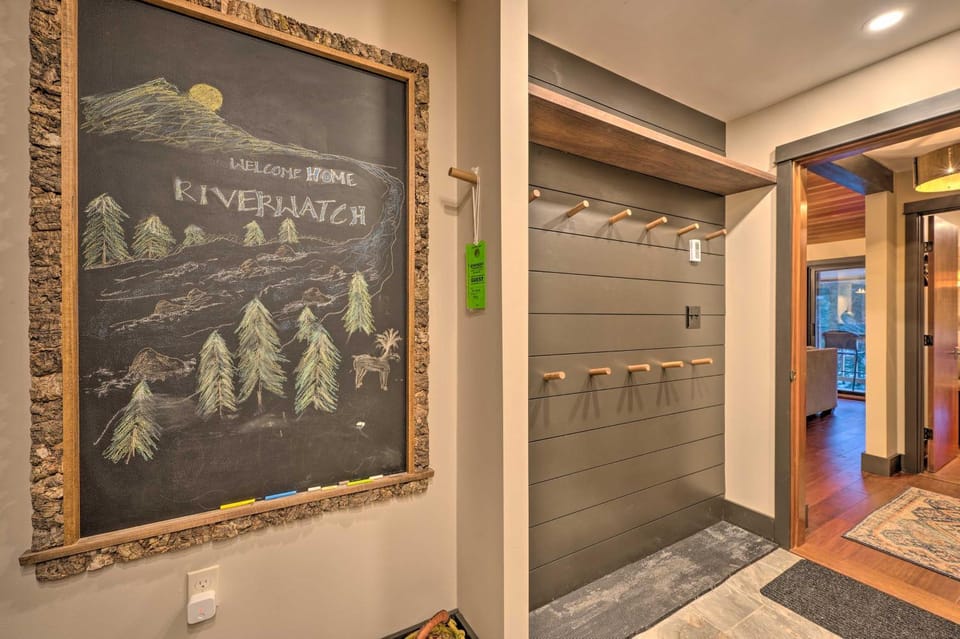 Riverfront Lincoln Condo: 1 Mi to Loon Mountain! House in Woodstock