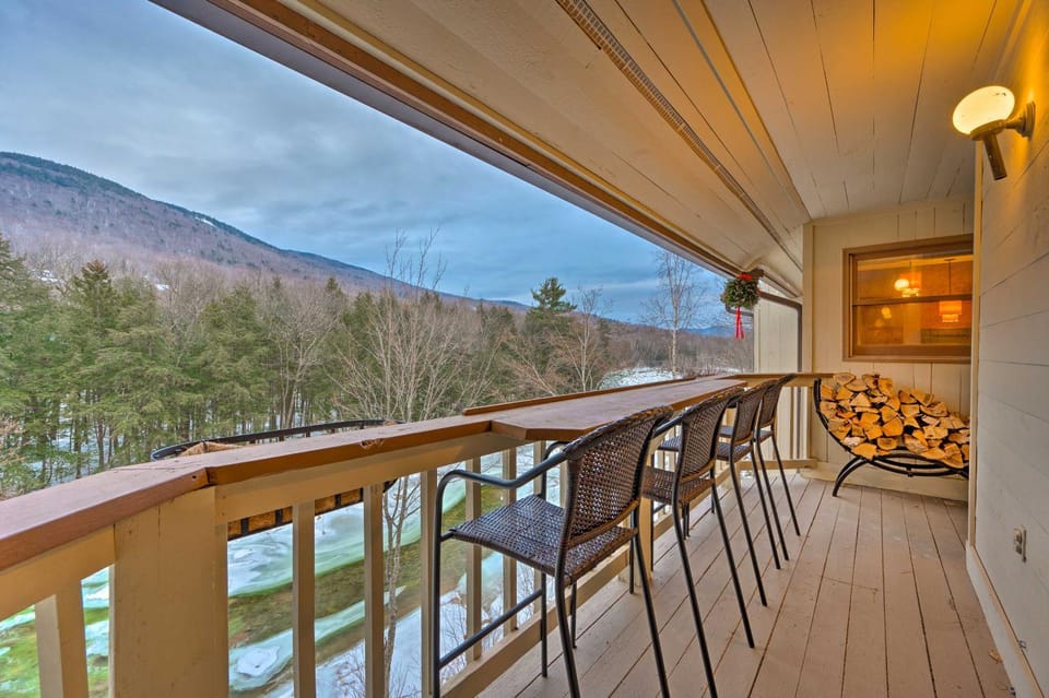 Riverfront Lincoln Condo: 1 Mi to Loon Mountain! House in Woodstock