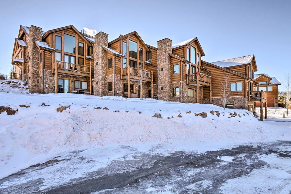 Central Fraser Condo 8 Mi to Winter Park Ski! House in Fraser