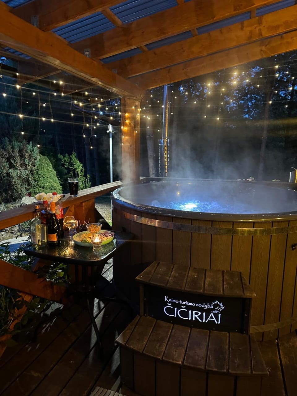 Hot Tub, Evening entertainment
