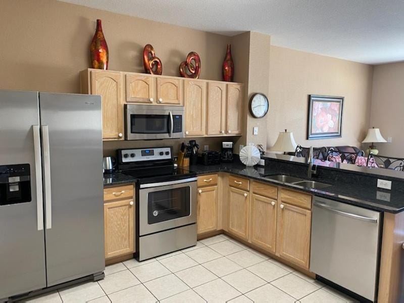 3 BR 2 Miles to Disney, pool, free WiFi and more townhouse House in Windsor Hills