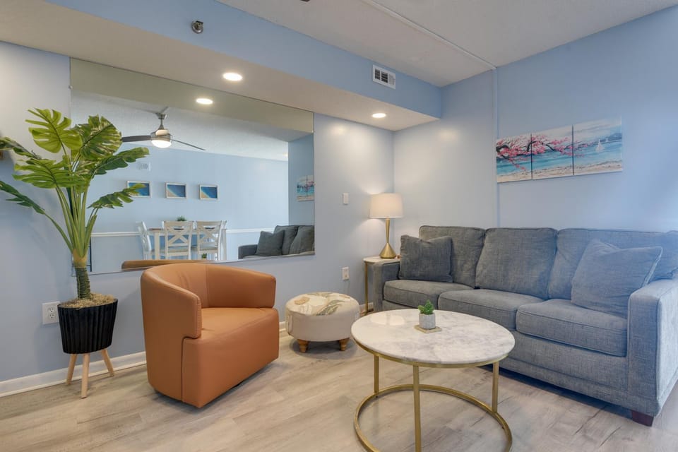 Coastal Condo w/ Balcony in North Myrtle Beach! House in Crescent Beach