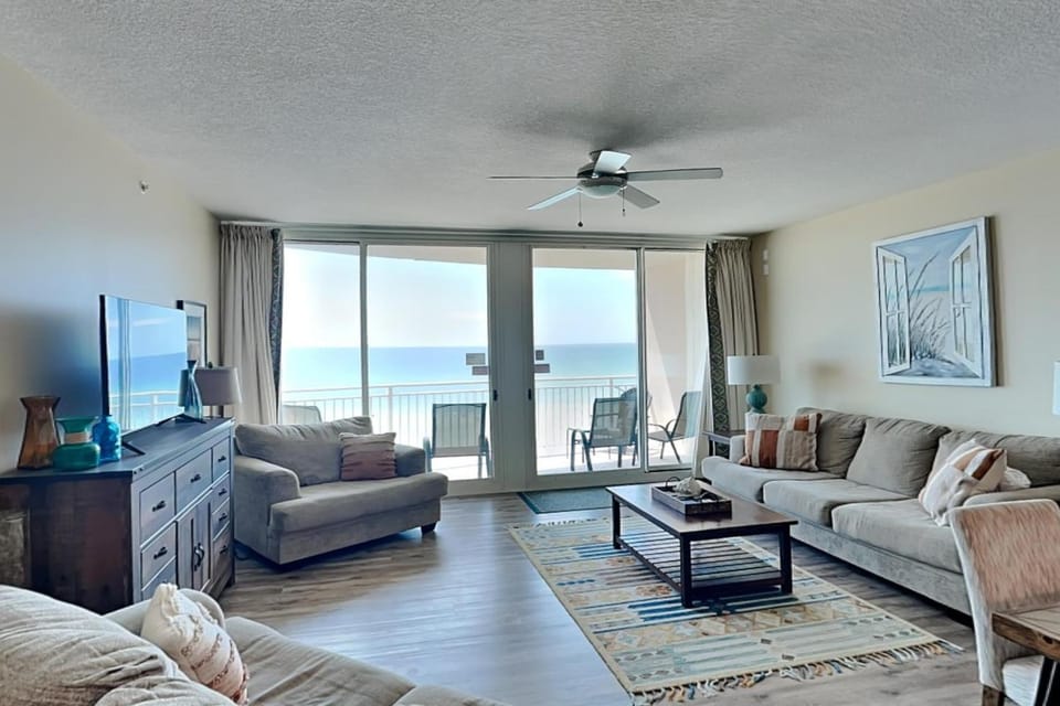 TV and multimedia, View (from property/room), Balcony/Terrace, Living room, Seating area, Sea view