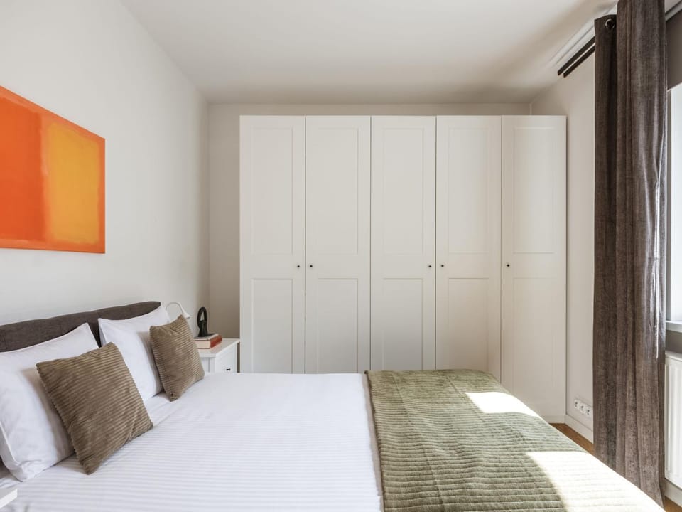 URBAN APARTMENTS No 3 - Air Condition - Garden - Free Parking Apartment in Poland
