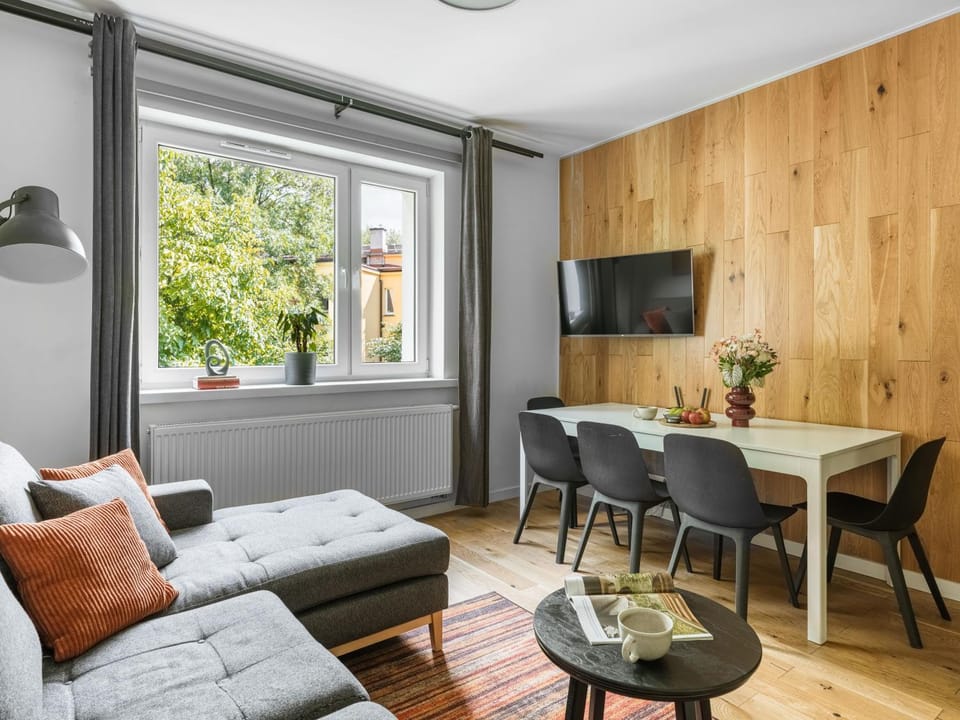 URBAN APARTMENTS No 3 - Air Condition - Garden - Free Parking Apartment in Poland