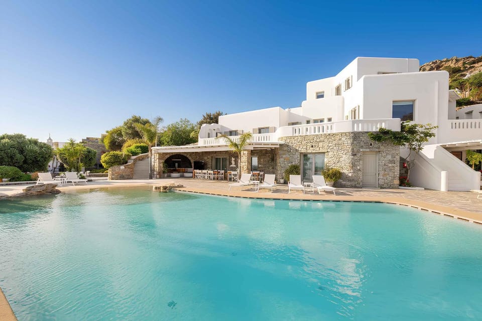Property building, Pool view, Swimming pool, Swimming pool, sunbed