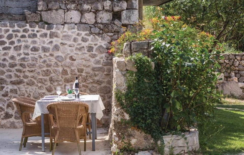 Patio, BBQ facilities