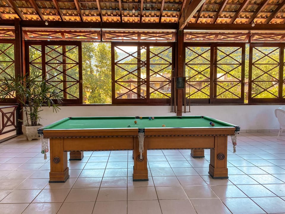 Billiard, Game Room