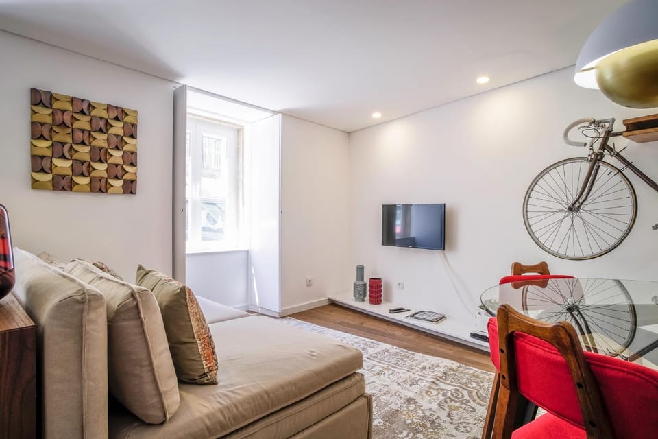 Communal lounge/ TV room, TV and multimedia, Living room, Seating area, Dining area