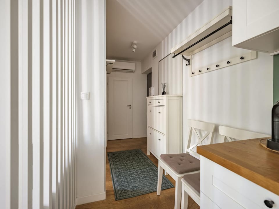 URBAN APARTMENTS No 4 - Air Condition - Garden - Free Parking Apartment in Poland