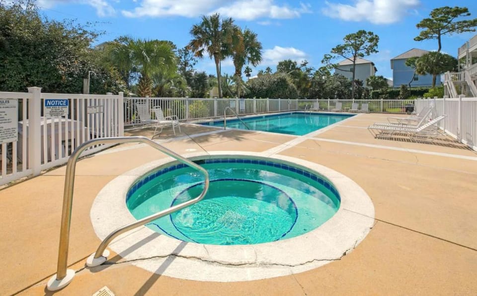 Hot Tub, Pool view, Swimming pool, Swimming pool
