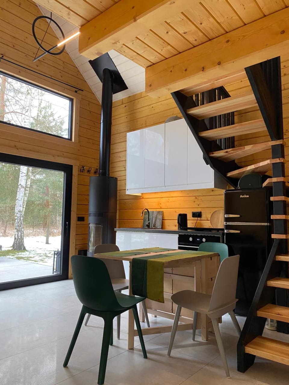 Kitchen or kitchenette, Dining area, Communal kitchen
