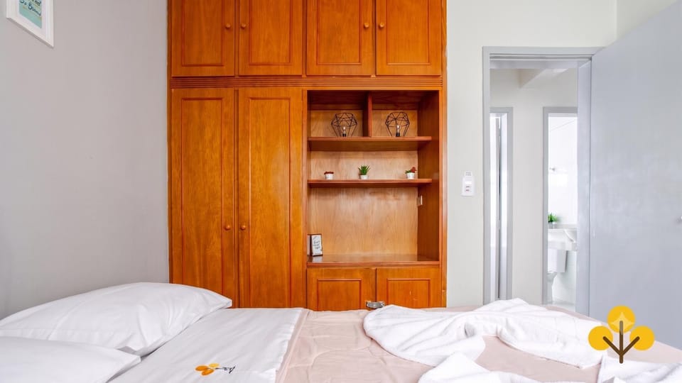 Bed, Bedroom, Guests, towels, wardrobe
