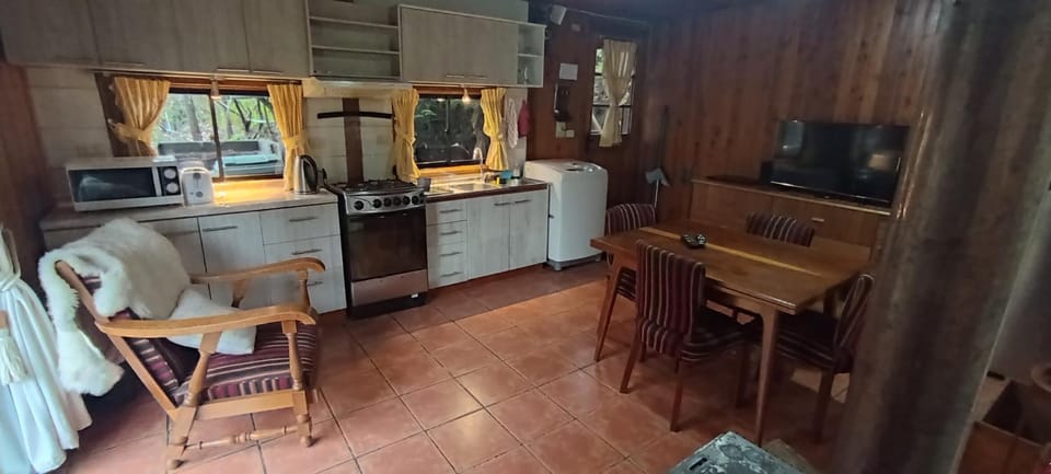 Kitchen or kitchenette, Dining area, dishwasher, oven, pet friendly, stove, toaster