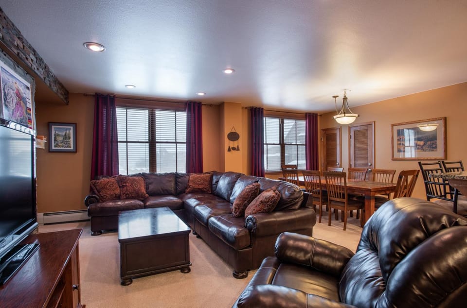 Premium Ski-Slope View Two Bedroom Zephyr Mountain Lodge Condo condo Apartment in Winter Park