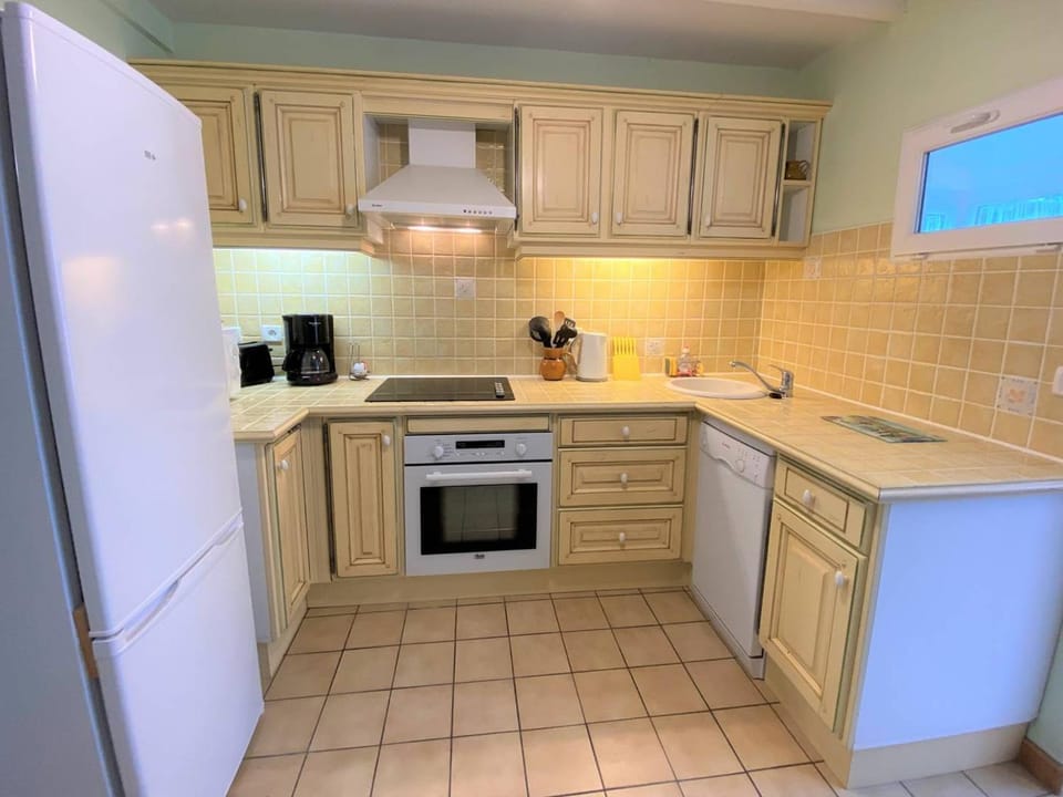 Maison à Perros-Guirec avec WIFI, proche centre-ville et plage, cour fermée, parking privé - FR-1-368-324 House in Perros-Guirec