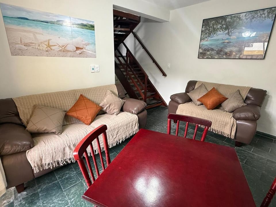 TRIPLEX piscina churrasqueira lava e seca Wi-Fi e 2 TVs em Condomínio com 90m2 no centro de Ubatuba Apartment in Ubatuba