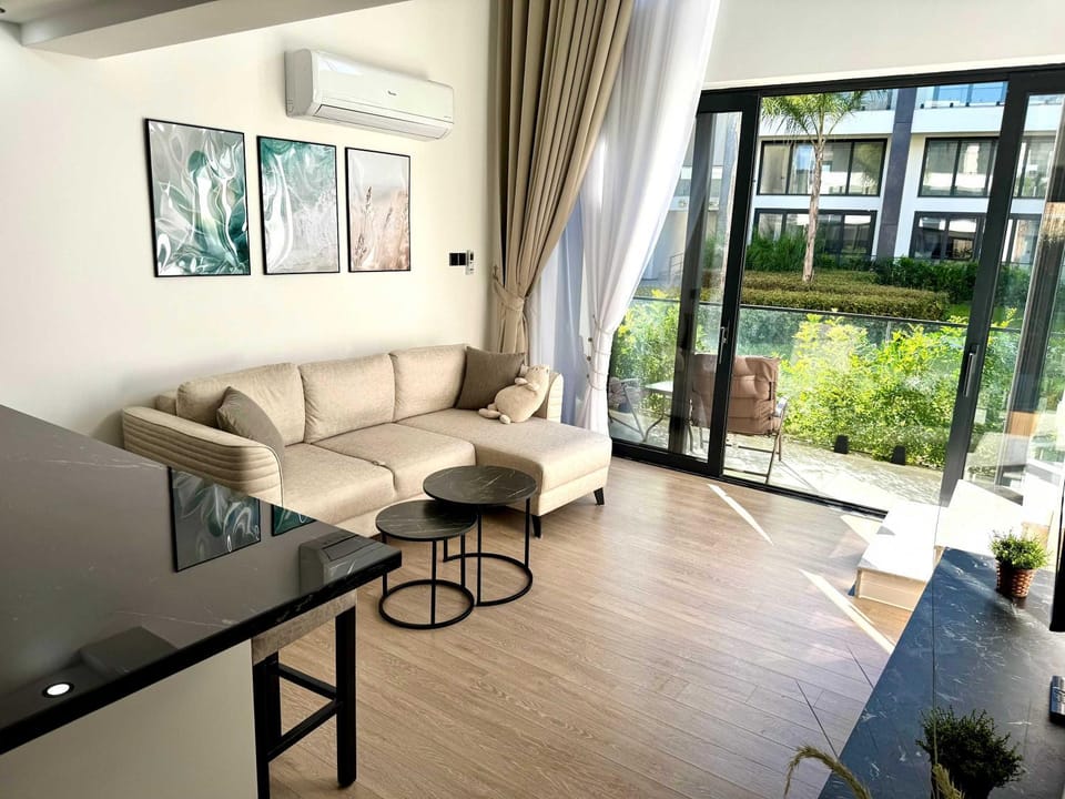 Day, View (from property/room), Balcony/Terrace, Living room, Seating area
